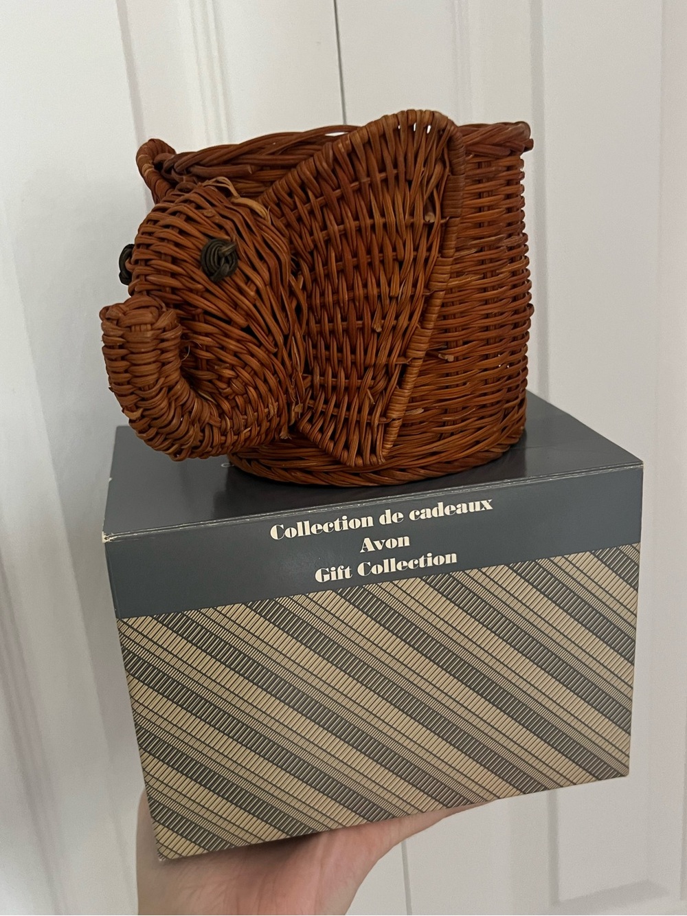 VINTAGE AVON - Wicker Elephant Basket in Warm Brown